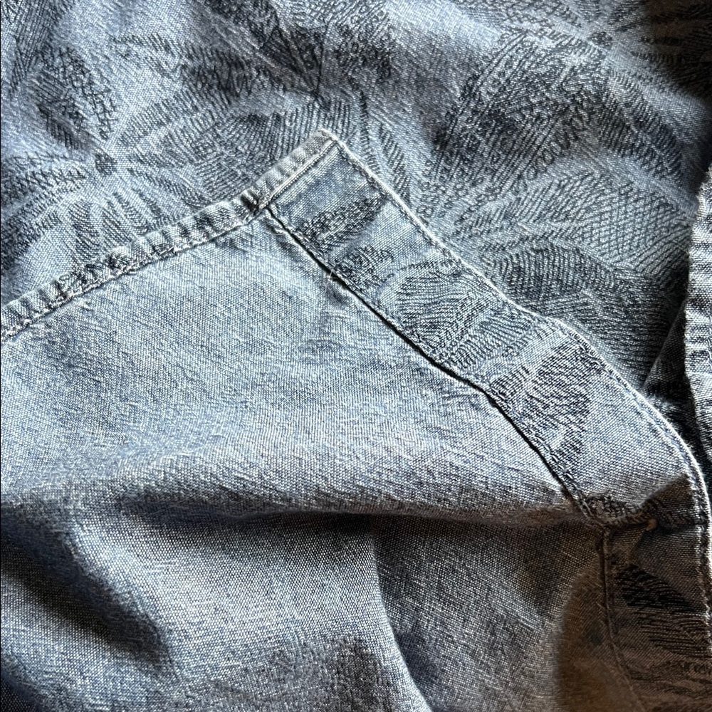 Stylish Blue Leaf Pattern Button-Down Shirt - image 5